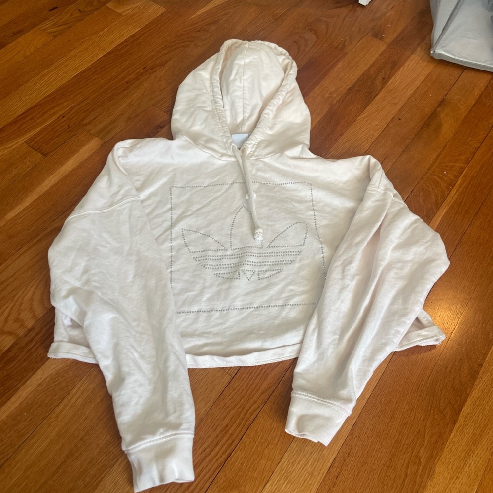 Adidas cropped hoodie🤍